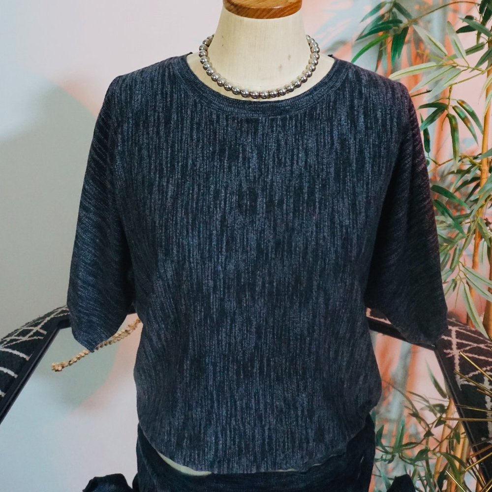 DNKY JEANS GRAY SHORT SLEEVES KNIT SWEATER , SIZE M US (PREOWNED)